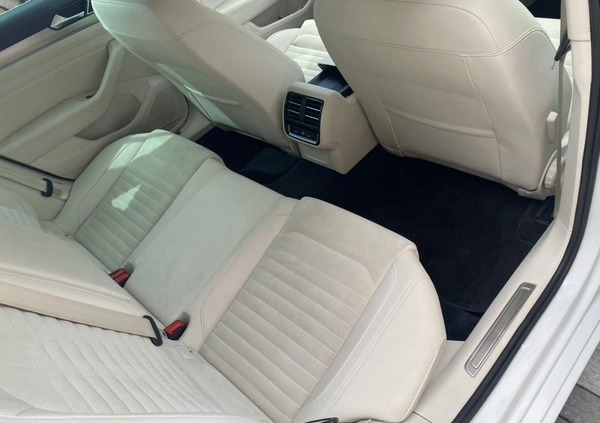 Volkswagen Passat cena 68400 przebieg: 129000, rok produkcji 2017 z Turek małe 596